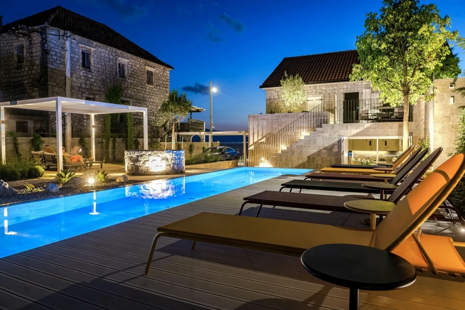 Villa La Luce di Tivat with Pool