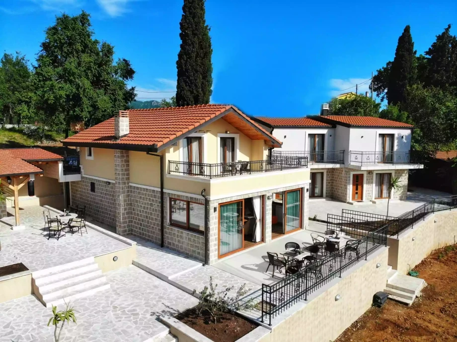 Villa Gardenia 1 with Shared Pool and Basketball Court