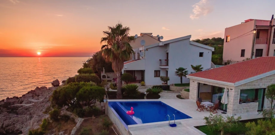 Blue Heights Villa with Pool