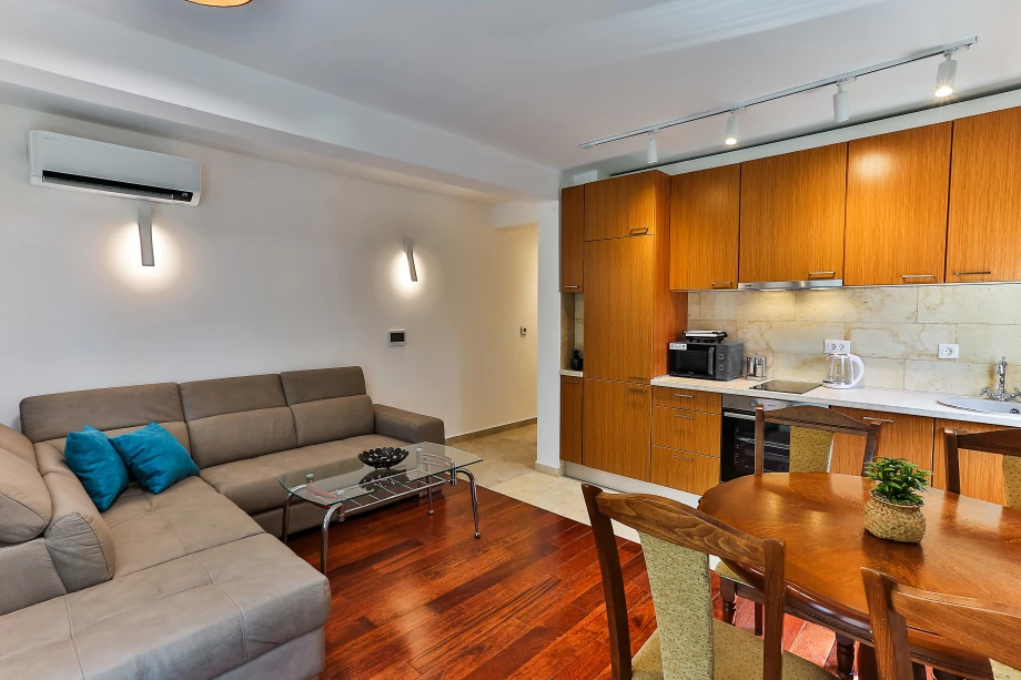 Lux Apart with Sea View 2