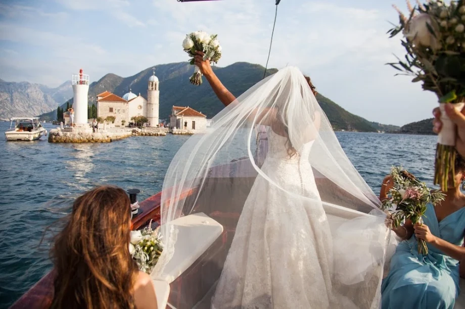 Modern Weddings with Traditional Elements