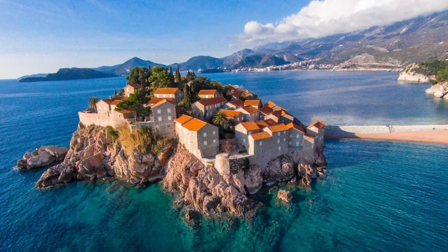 Filming Locations: Villas and Scenic Spots